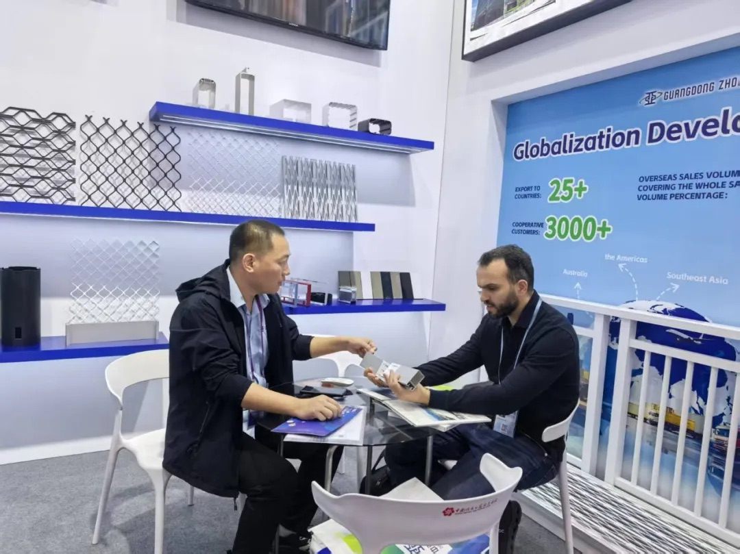 中亞鋁業 “鋁” 光閃耀:廣交會首日現場搶“鮮”看!(圖4) 中亞鋁業 “鋁” 光閃耀:廣交會首日現場搶“鮮”看!(圖4)